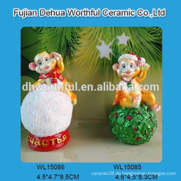 Affe Serie Weihnachten Haus Ornament mit Ball Figur